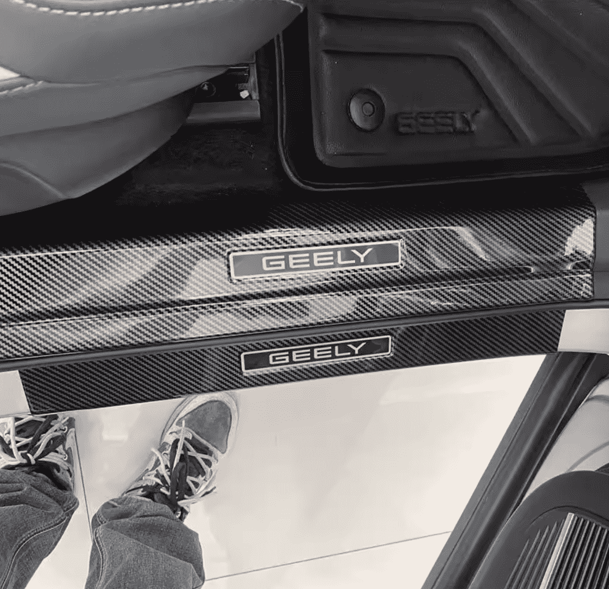 Xevaban.com ở 214 Giải Ph&oacute;ng l&agrave; đơn vị chuy&ecirc;n cung cấp phụ kiện oto, đồ chơi oto, phụ t&ugrave;ng oto, phụ kiện monjaro, đồ chơi monjaro,&nbsp;xevaban, 214 giải ph&oacute;ng, ốp bậc ch&acirc;n monjaro, nẹp bậc ch&acirc;n monjaro, ốp d&aacute;n bậc ch&acirc;n monjaro.